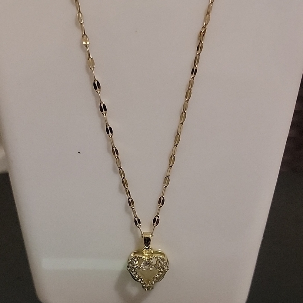 🏷️Gold Heart Pendant Necklace with Delicate Filigree Design
